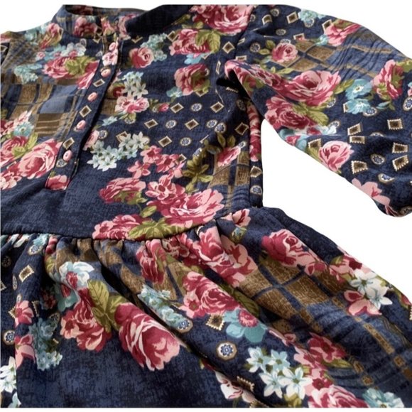 Pippa & Julie Floral Dress - Picture 2 of 8